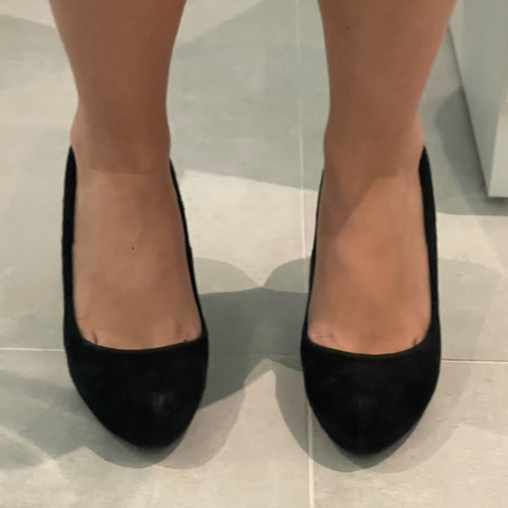 Steve Madden women size 5.5 black suede alike closed shoes kitten heel - Picture 2 of 15